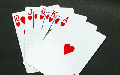 Crna Dama je još jedna igra koja se igra sa kartama.